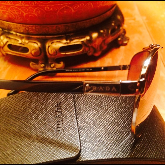 PRADA AVIATOR SUNNIES! AUTHENTIC. HOT SEXY AVIATOR