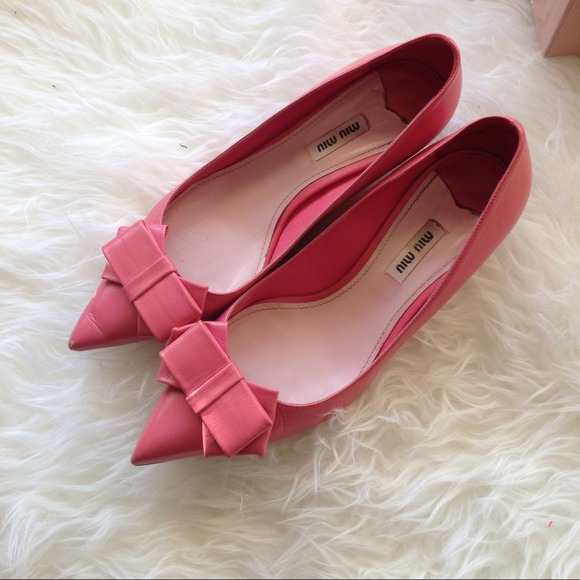 🔥SOLD🔥💯MIU MIU bow front pumps - Picture 2 of 4