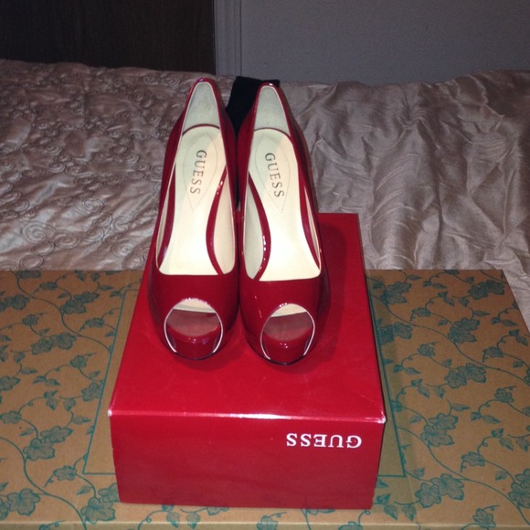 Red Guess Pumps. Never Worn!