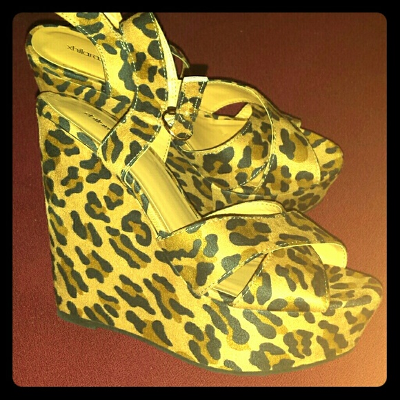 Wedge sandal 6 inch heel never worn