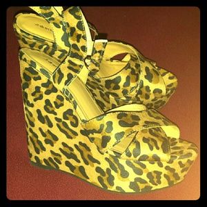 Wedge sandal 6 inch heel never worn