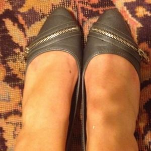zLAST CHANCE Black Zipper Almond Toe Flats