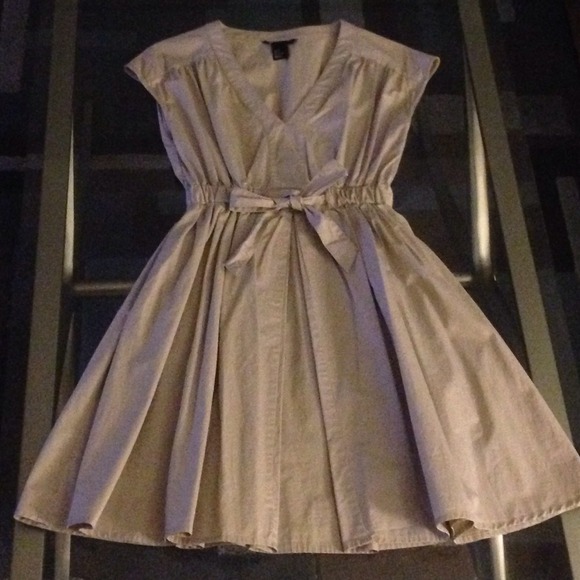 Gorgeous beige dress with full skirt!!