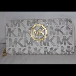 Michael kors wallet