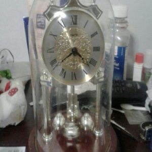 Glass table clock