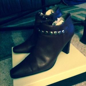 8 1/2 Burgandy color Bootie