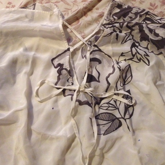White semisheer flowey white top with black floral - Picture 2 of 3