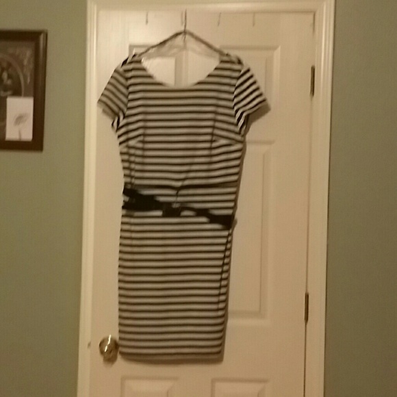 Dress - Picture 1 of 3