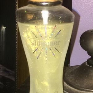 ❌sold❌Victories Secret shimmering body spray⭐️✨✨✨