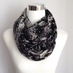 Handmade chunky infinity scarf in Vintage Leopard
