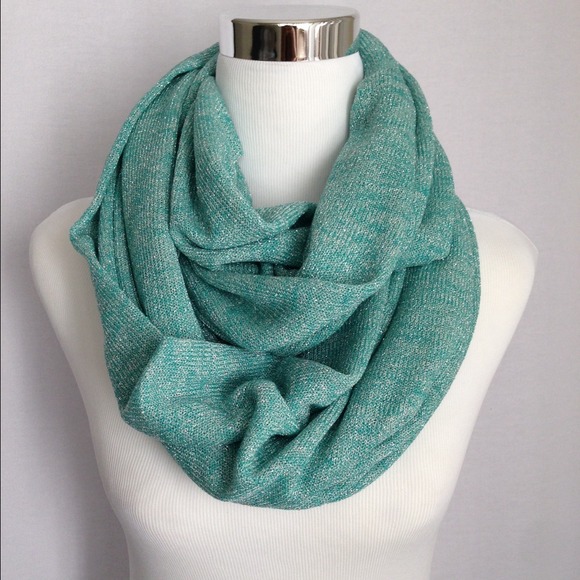 Handmade long infinity scarf - Picture 2 of 4
