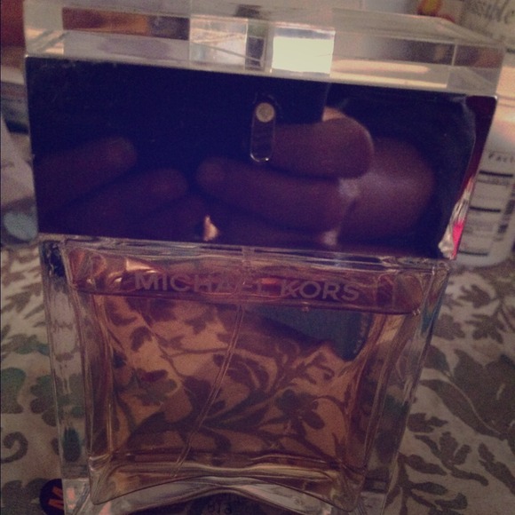 A auth michael kors