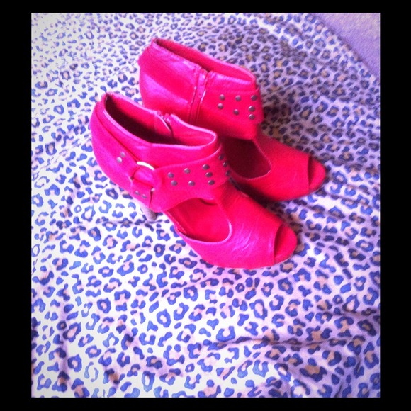 *Gently Used* Red Heels