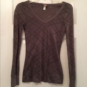 BKE Long Sleeve V-neck Burnout