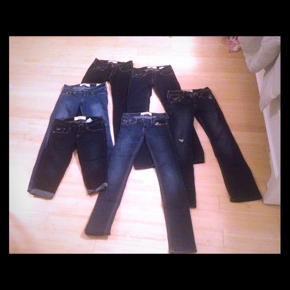 6 pairs of Hollister jeans
