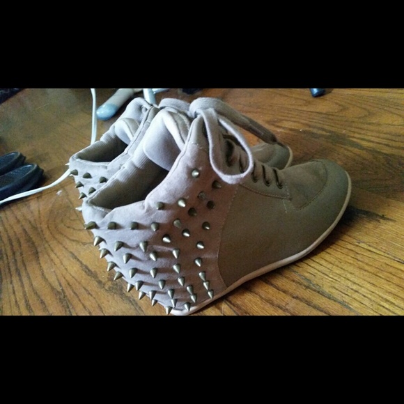 Wedge sneakers