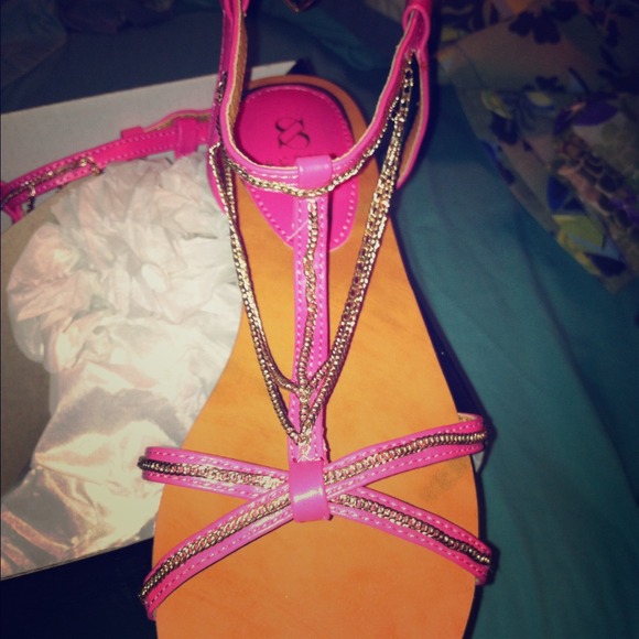 Shoe dazzle Sandal brand new, never worn size 6.5