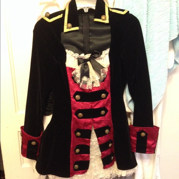 Sexy pirate costume! Worn once