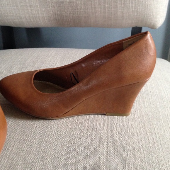 Nwot Express wedge cognac heels