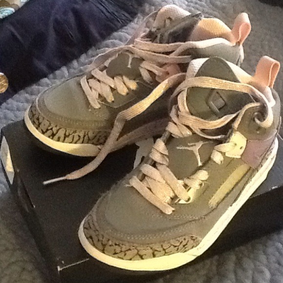 Toddler Girls Jordan spizike sneakers