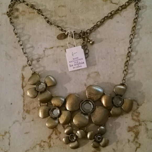 Lia Sophia | flower necklace