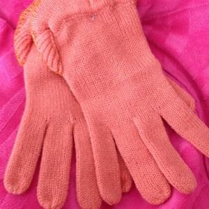 Gorgeous coral mittens