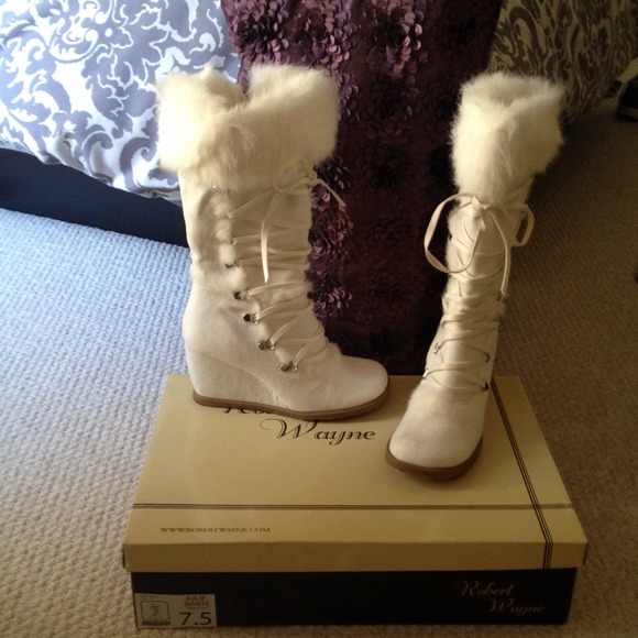 Beautiful white winter boots!