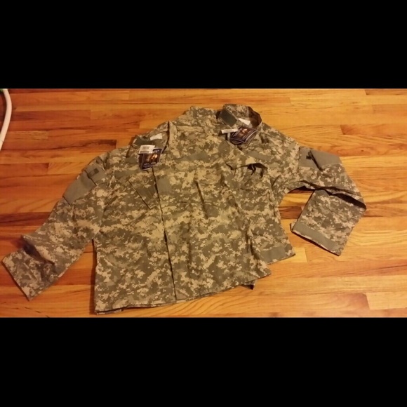 ☆ SOLD ☆ Army acu tops