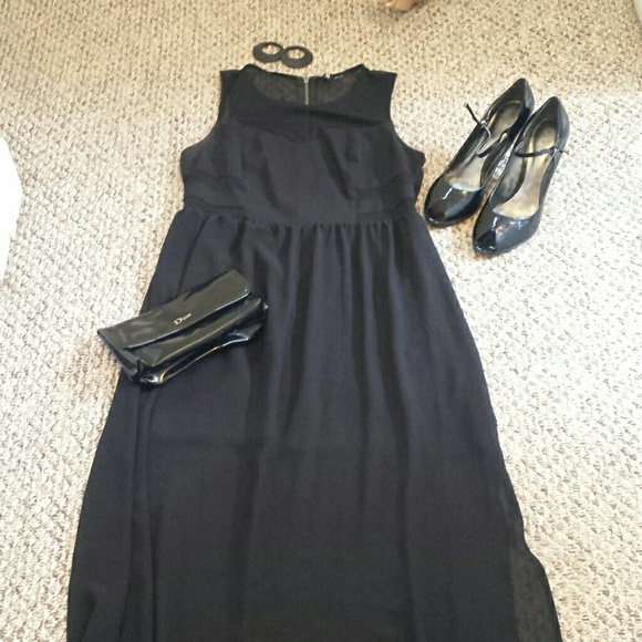 👗SALE! 3/$25!👗Black Dress w Mesh Cutout Details