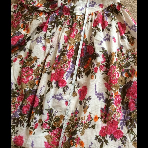 Pretty floral dress! - Picture 3 of 3