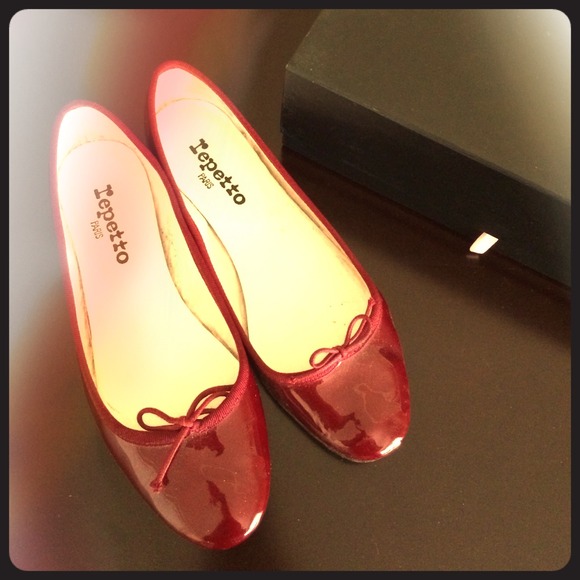 *on hold* Red patent leather ballerina flats