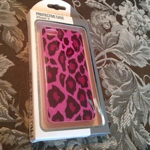 NWT Iphone 5 Cheetah print case.
