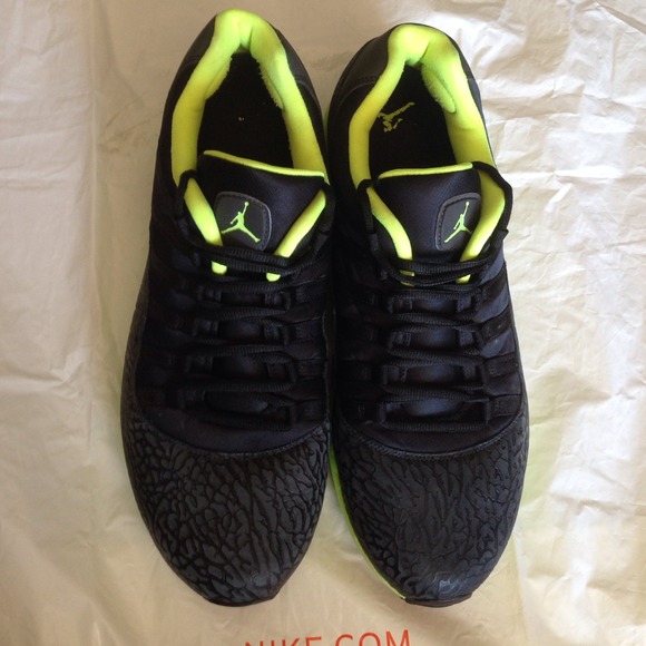 Men's Black and green JORDANS