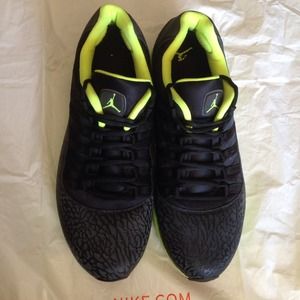 Men's Black and green JORDANS