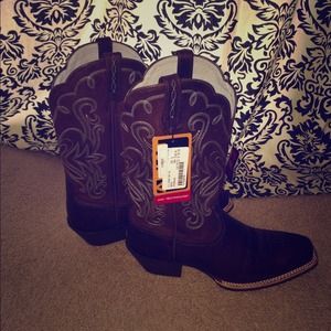 REDUCED!! Ariat Boots (never worn)