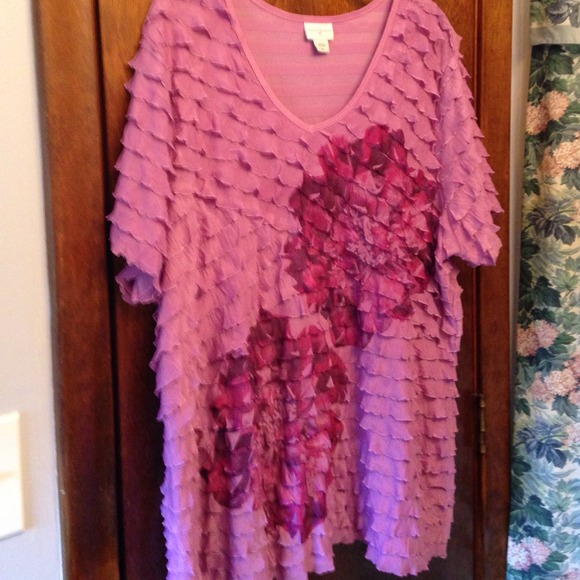 Ruffled blouse, very pretty, excellent condition