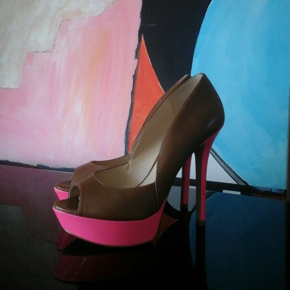 Enzo angiolini peep toe pumps nude with hot pink