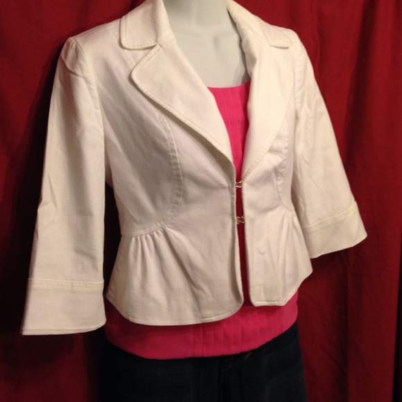 Cropped white Jacket by Banana.