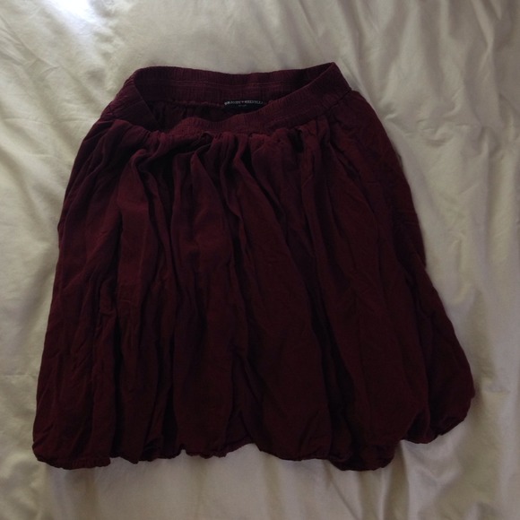 PErfect maroon skirt