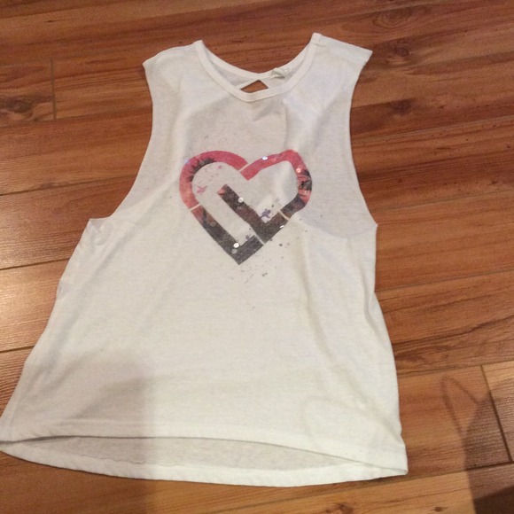 White top with heart