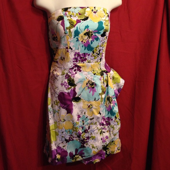 Adorable strapless dress