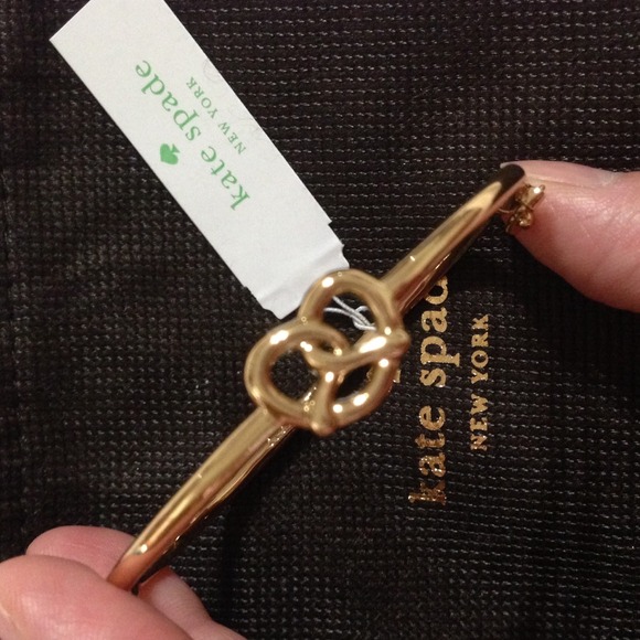 ✨SOLD✨🌺HP🌺Authentic kate spade Pretzel Bracelet