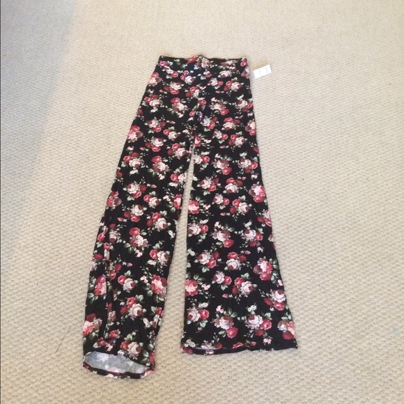 Tilly's Pants - 🌸Flowy pants🌸