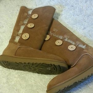 No trades! UGG Bailey button boots
