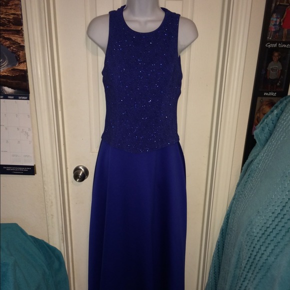 Formal Dress - Absolutely stunning - Picture 11 of 15