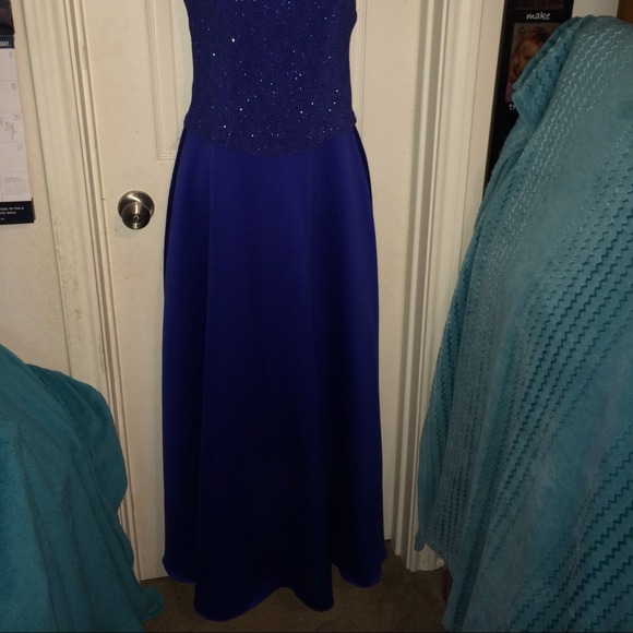 Formal Dress - Absolutely stunning - Picture 12 of 15