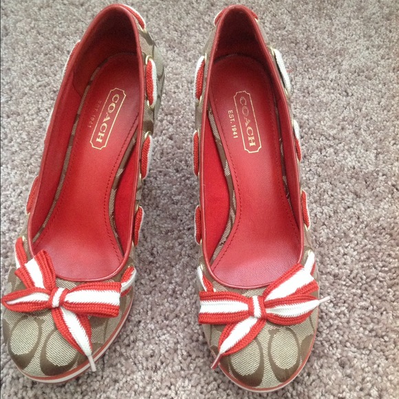 Beautiful Coach Brown  size 8B