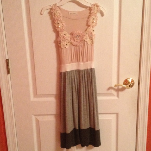 Flower neckline Dress!