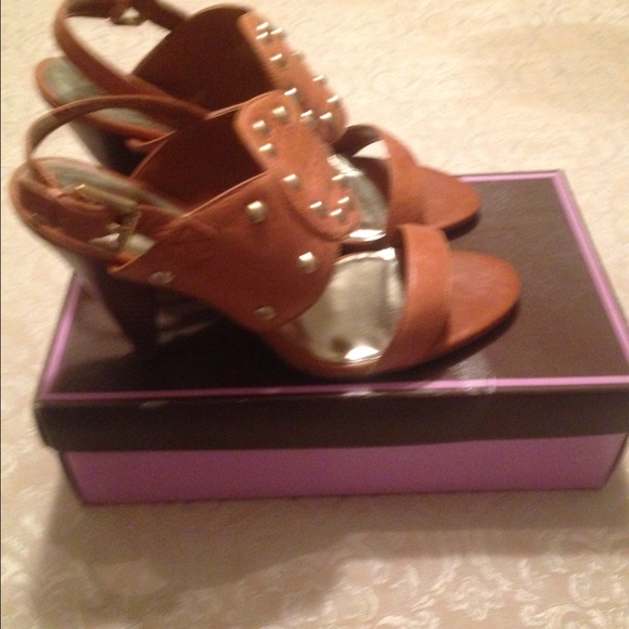 Audrey Brooke Sandals - Picture 2 of 3