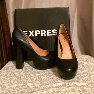 Express never worn On hold for kerry4